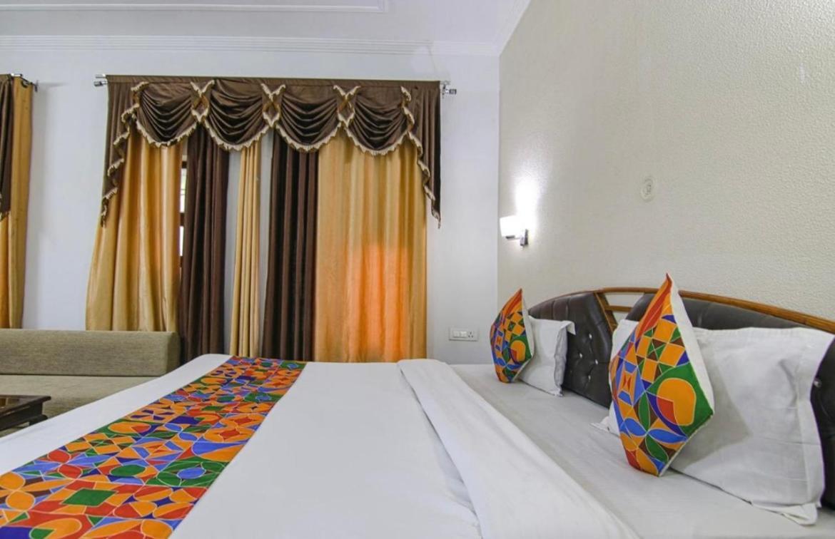 The For You Hotel & Restaurant Rishikesh Exterior photo