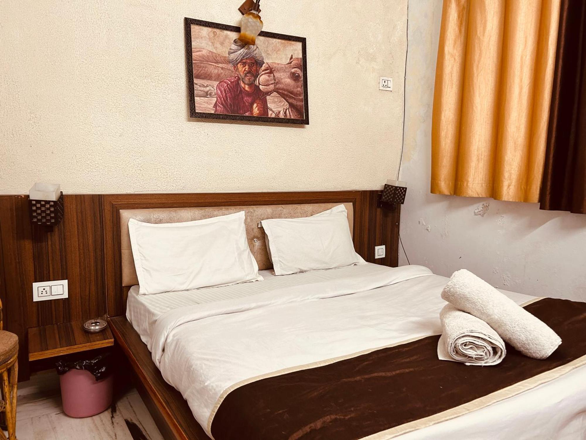 The For You Hotel & Restaurant Rishikesh Exterior photo