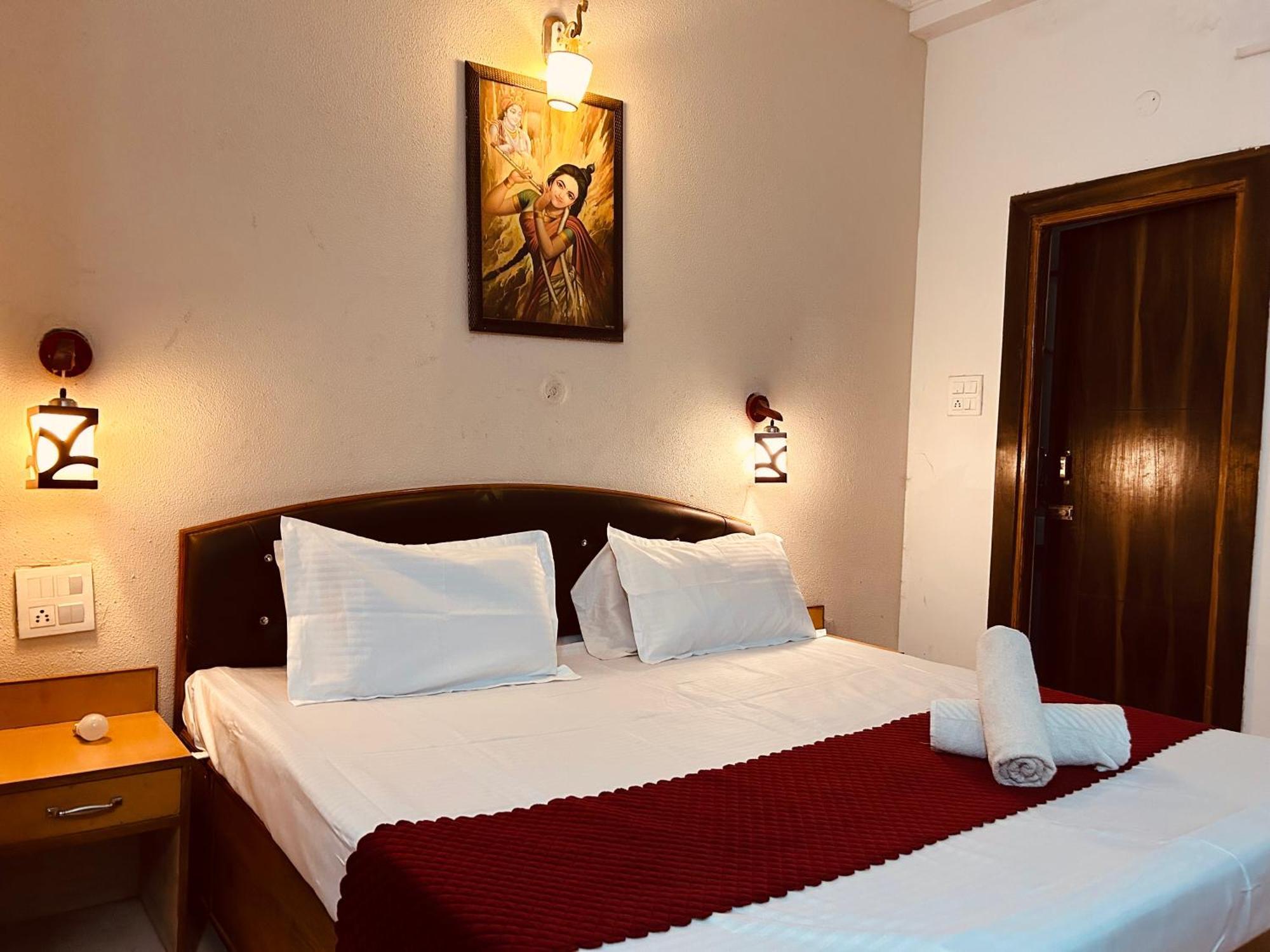 The For You Hotel & Restaurant Rishikesh Exterior photo