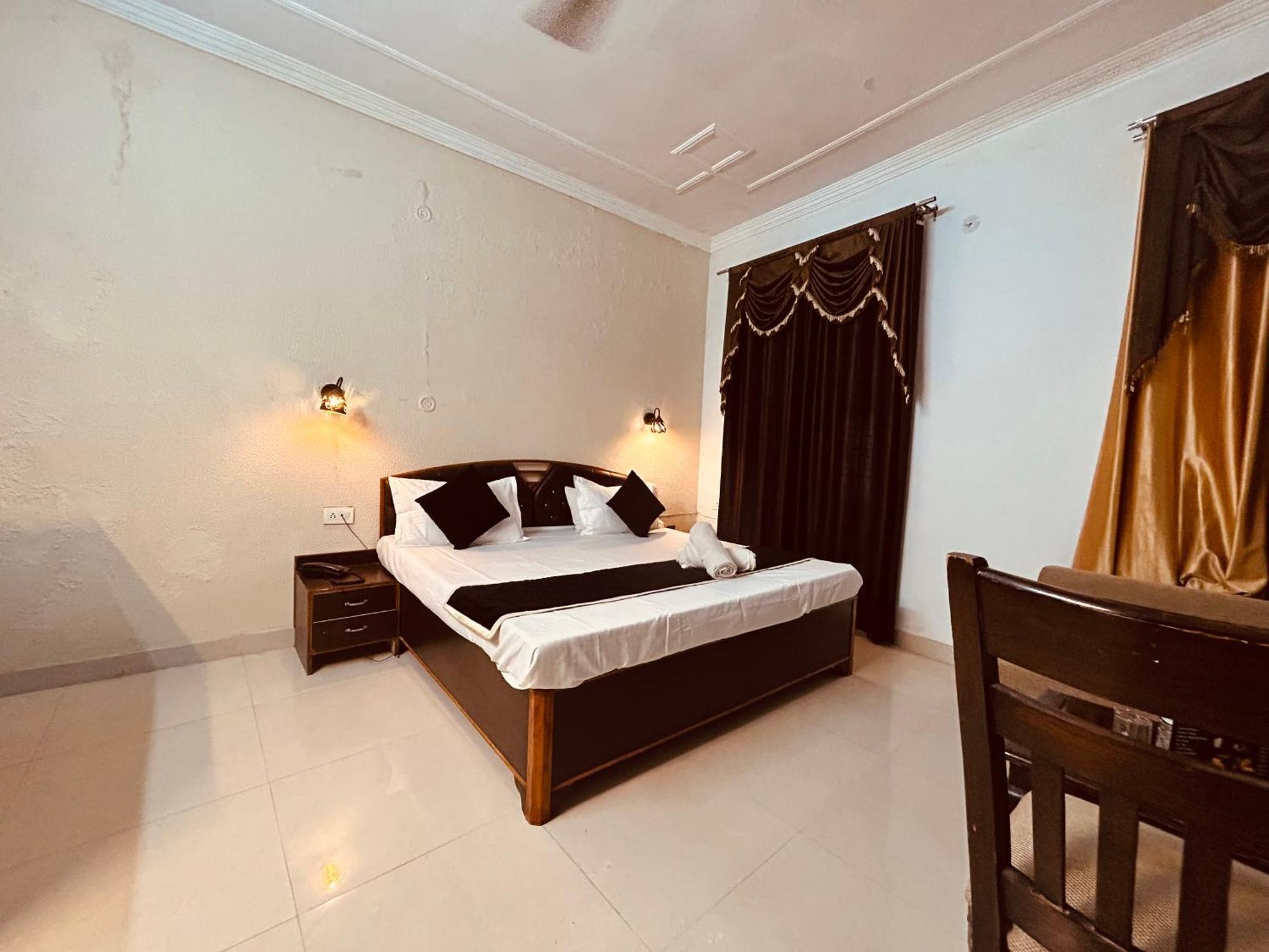 The For You Hotel & Restaurant Rishikesh Exterior photo