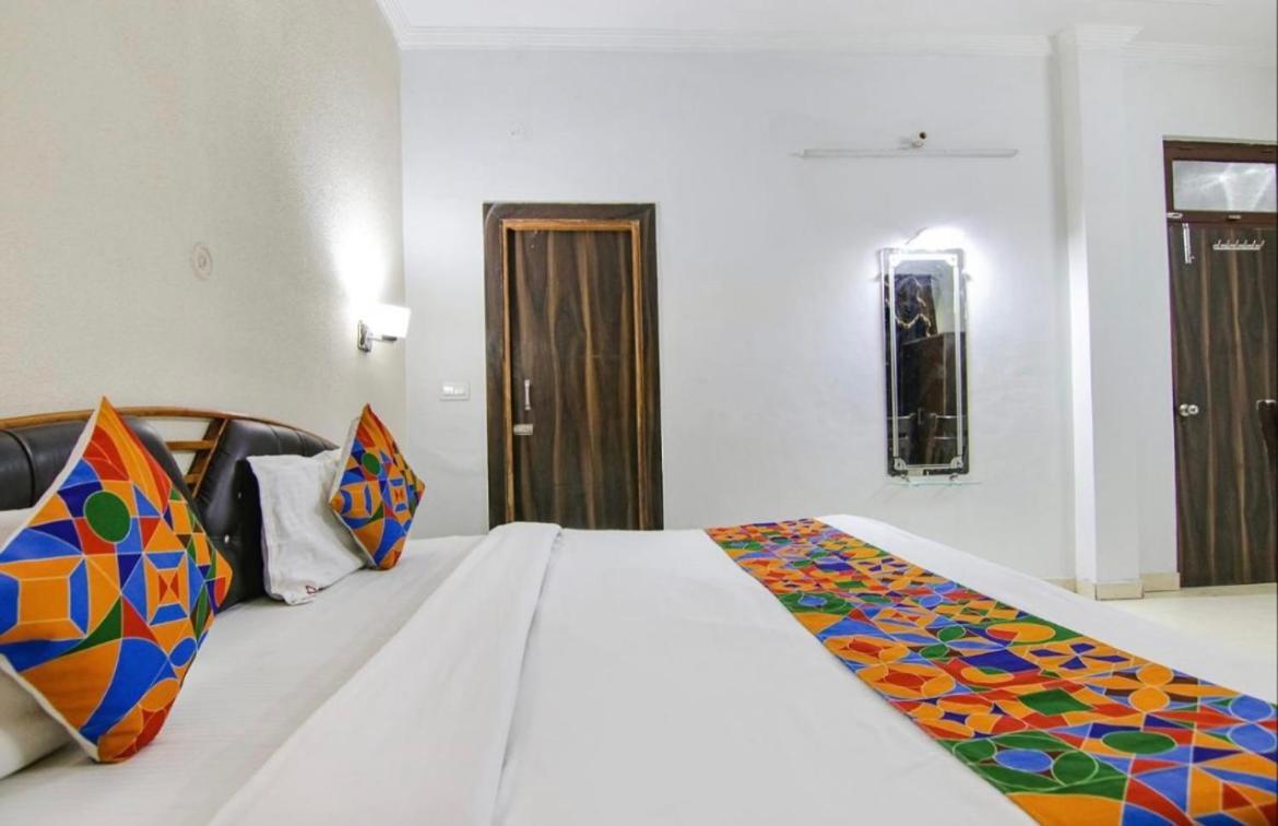 The For You Hotel & Restaurant Rishikesh Exterior photo